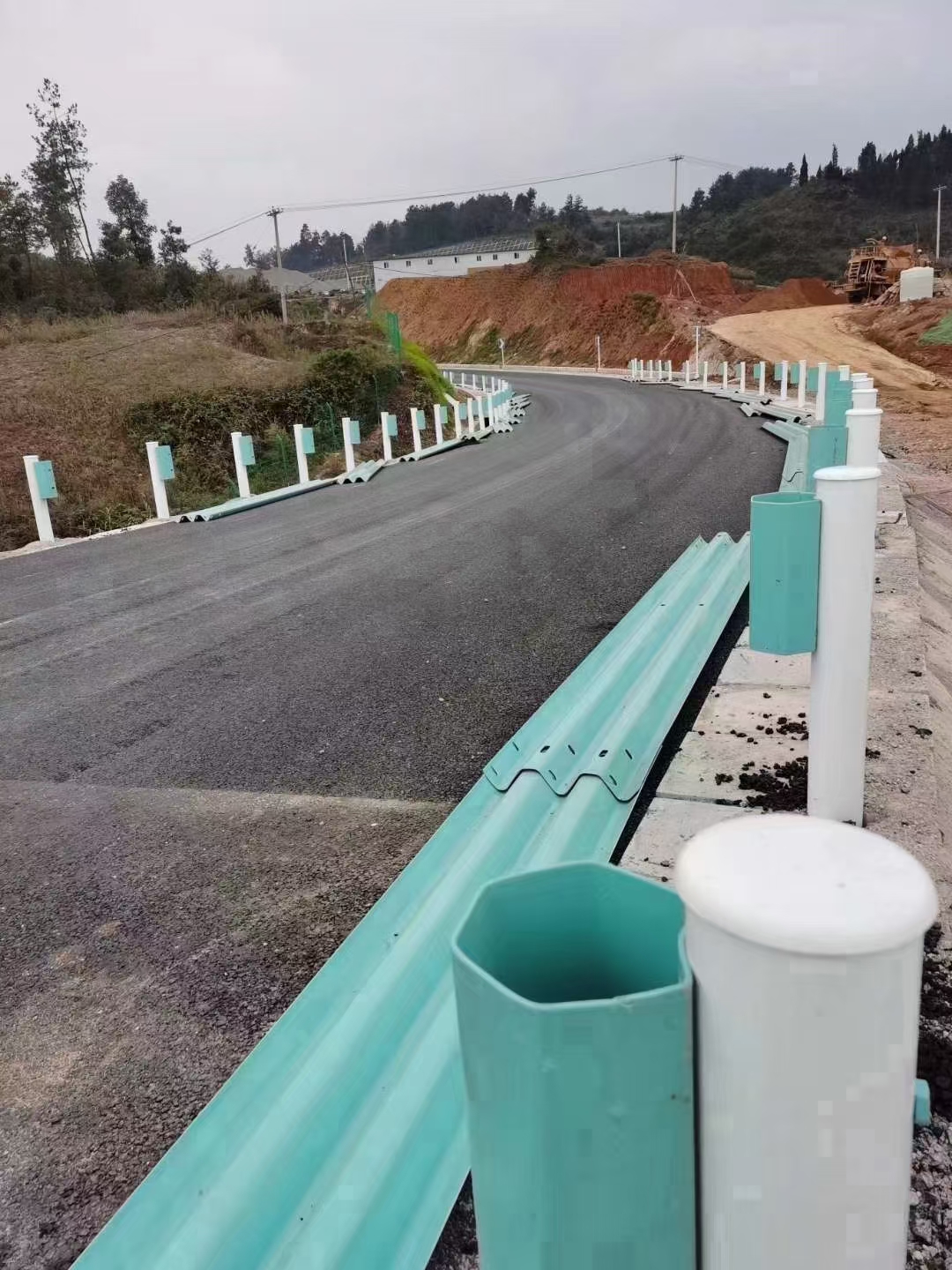 波形护拦板施工